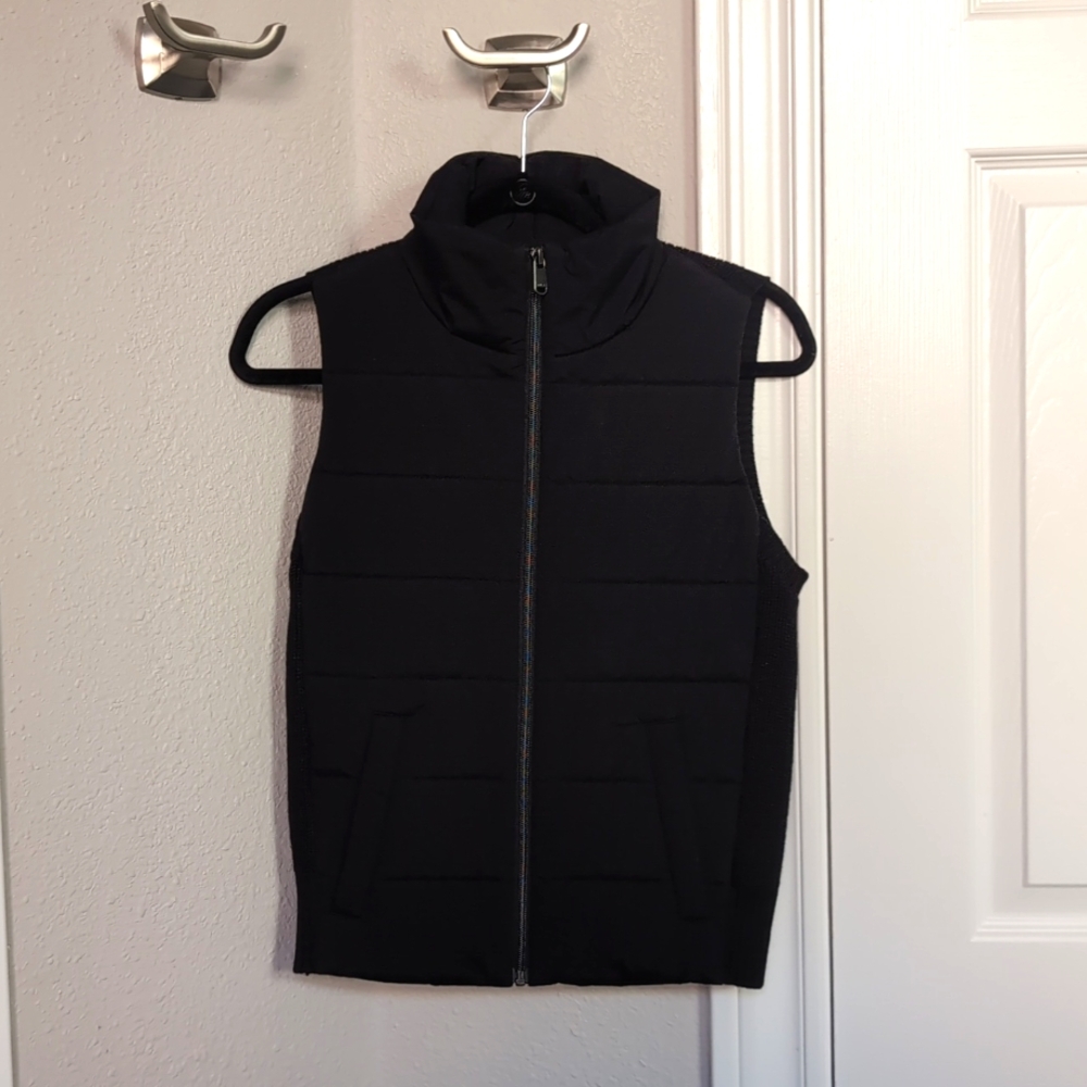 Athleta incline hybrid black puffer vest